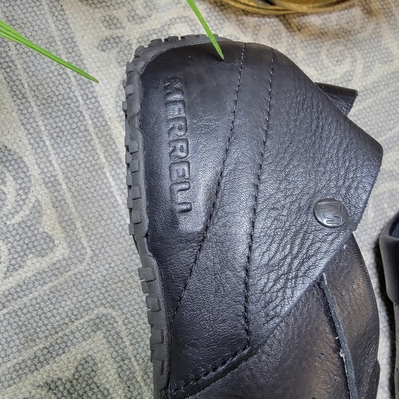 Merrell | 9.5 Improve Slides Black Leather Clog Mules Slip on collapsible heels - Picture 9 of 16